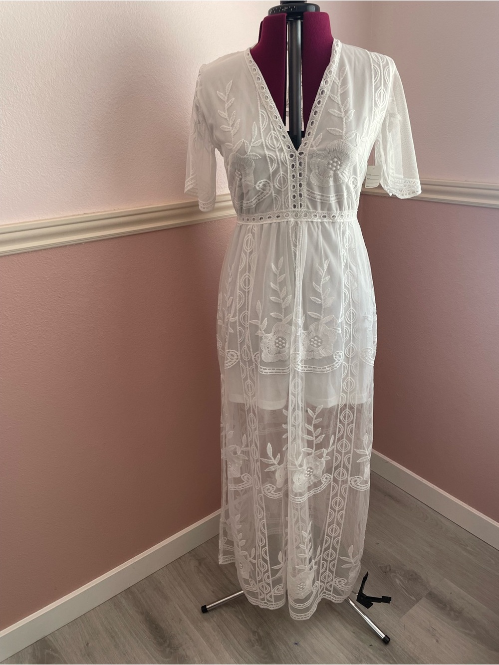 Eleter Deep V-Neck Lace Romper Dress